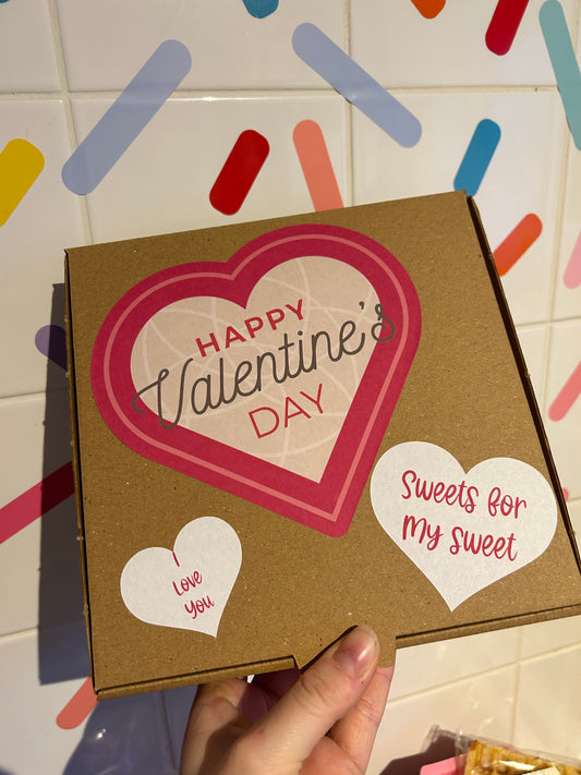 Large valentines coin with 2 chocolate lollies
